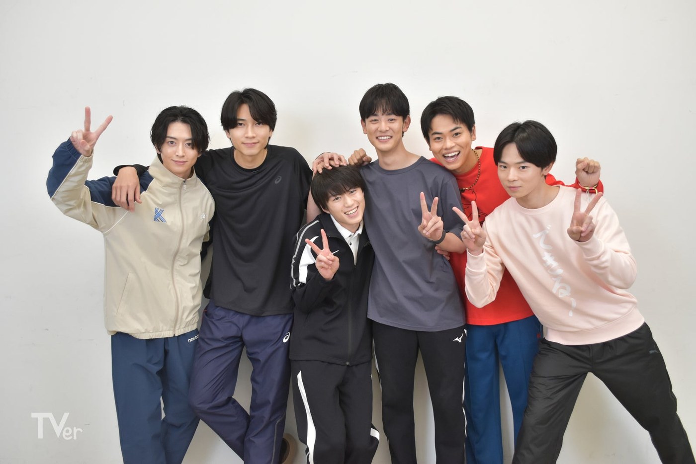 TVerの公式発表に掲載された『俺たちの学連合宿』出演者の写真。作品内の場面写真ではありません。