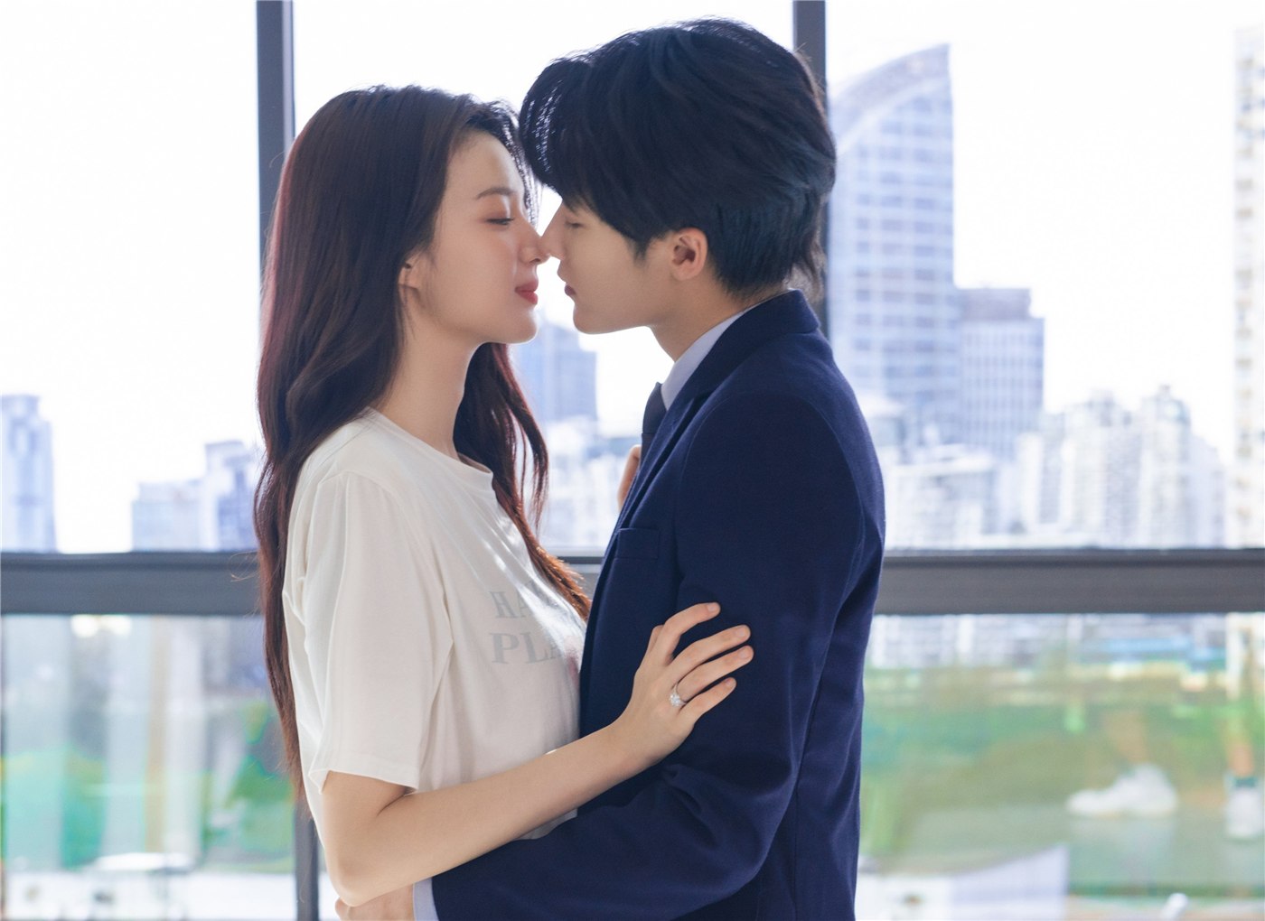 主人公2人の場面写真。